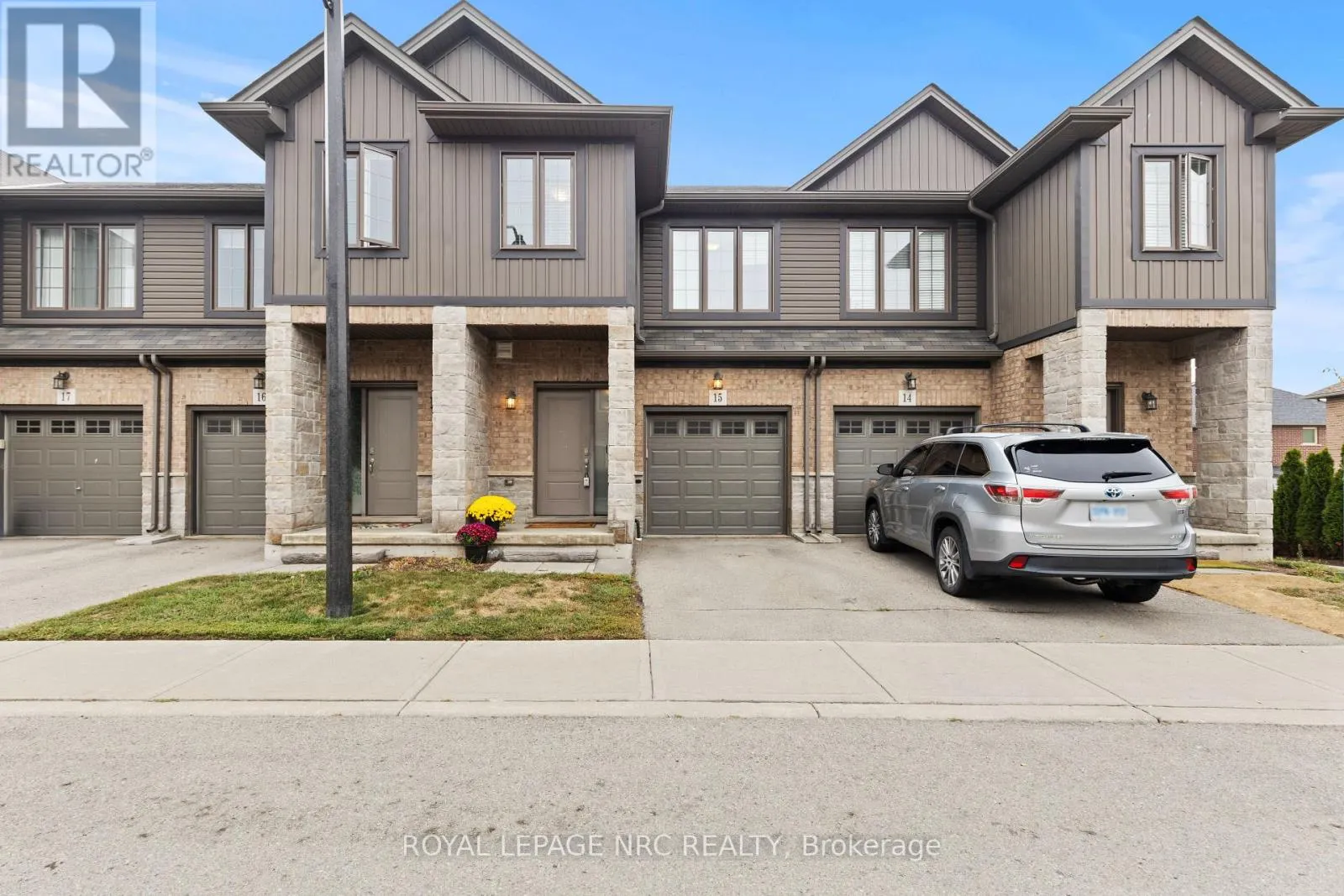 15 - 377 GLANCASTER ROAD, #15