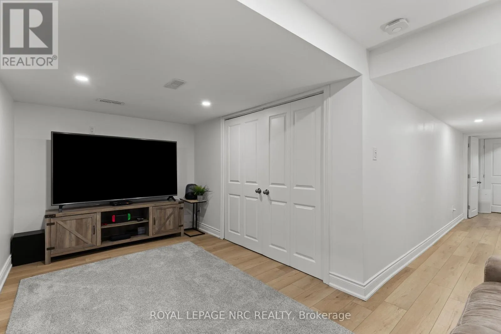15 - 377 GLANCASTER ROAD, #15