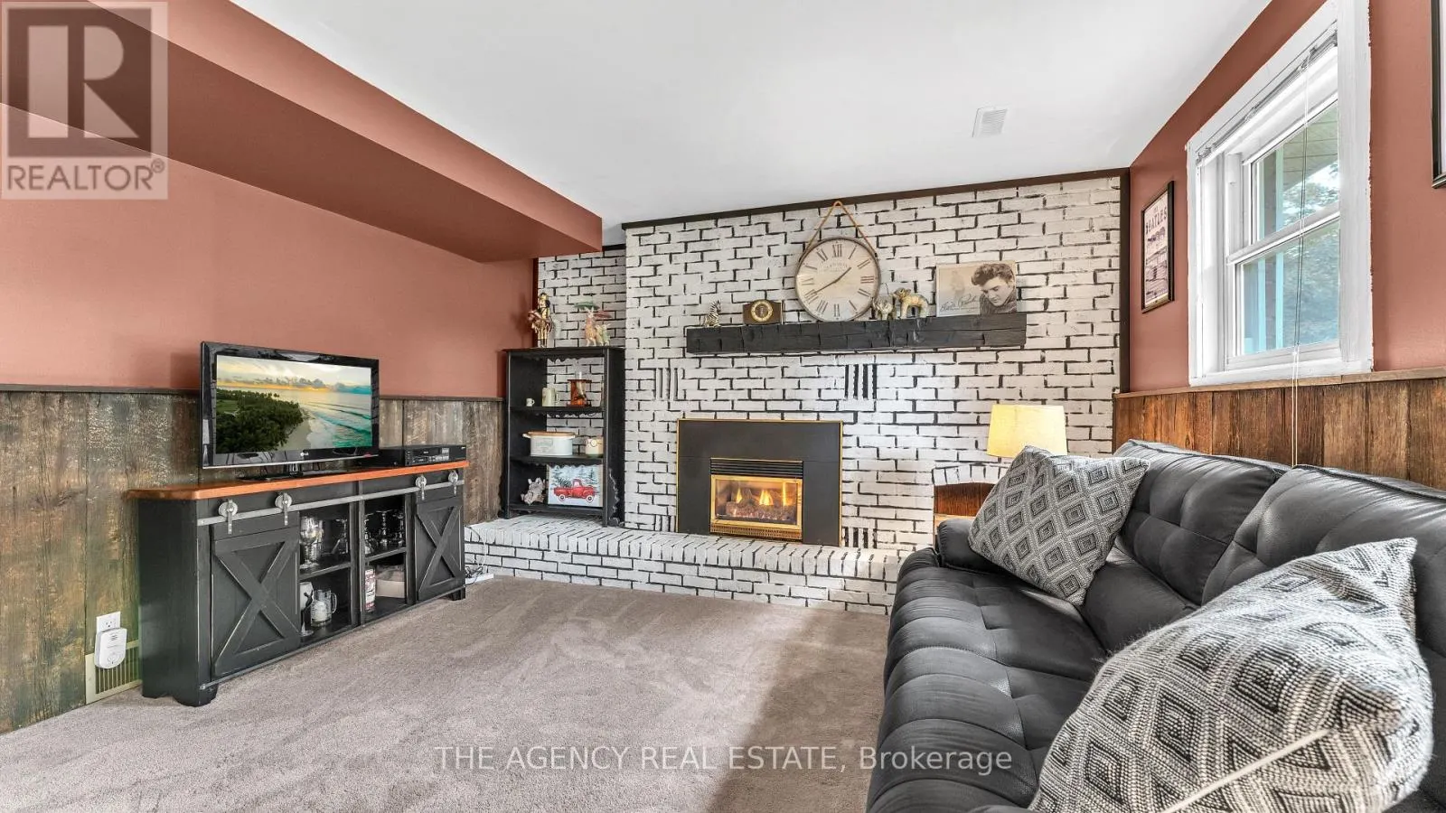 77 SOUTHVIEW CRESCENT