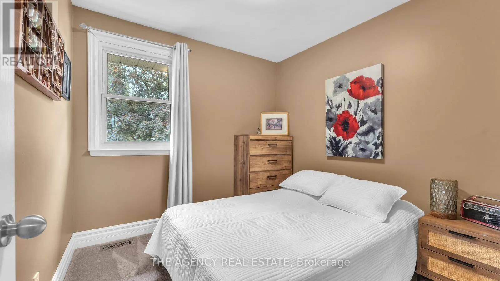 77 SOUTHVIEW CRESCENT