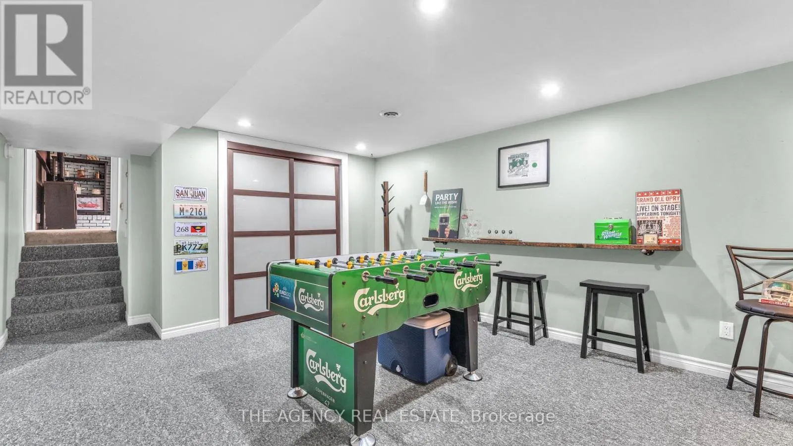 77 SOUTHVIEW CRESCENT