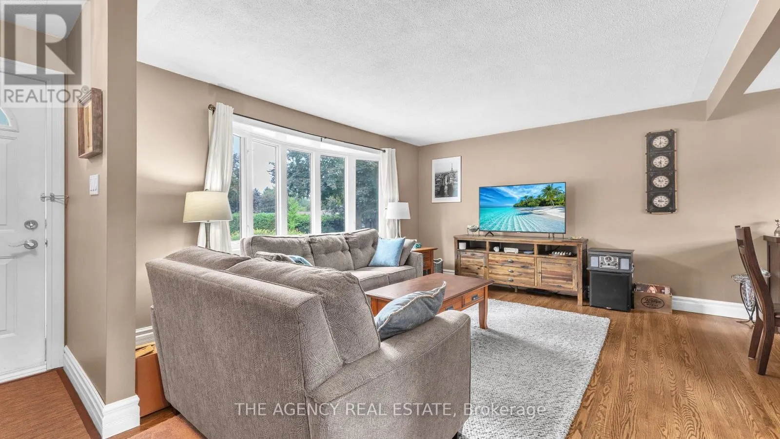 77 SOUTHVIEW CRESCENT