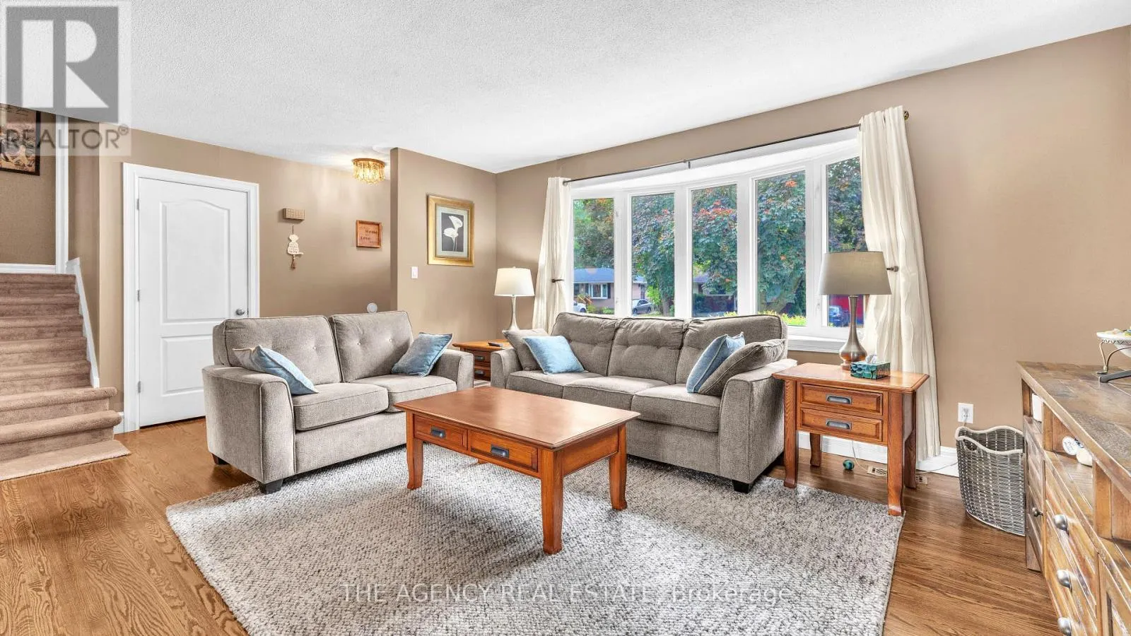 77 SOUTHVIEW CRESCENT