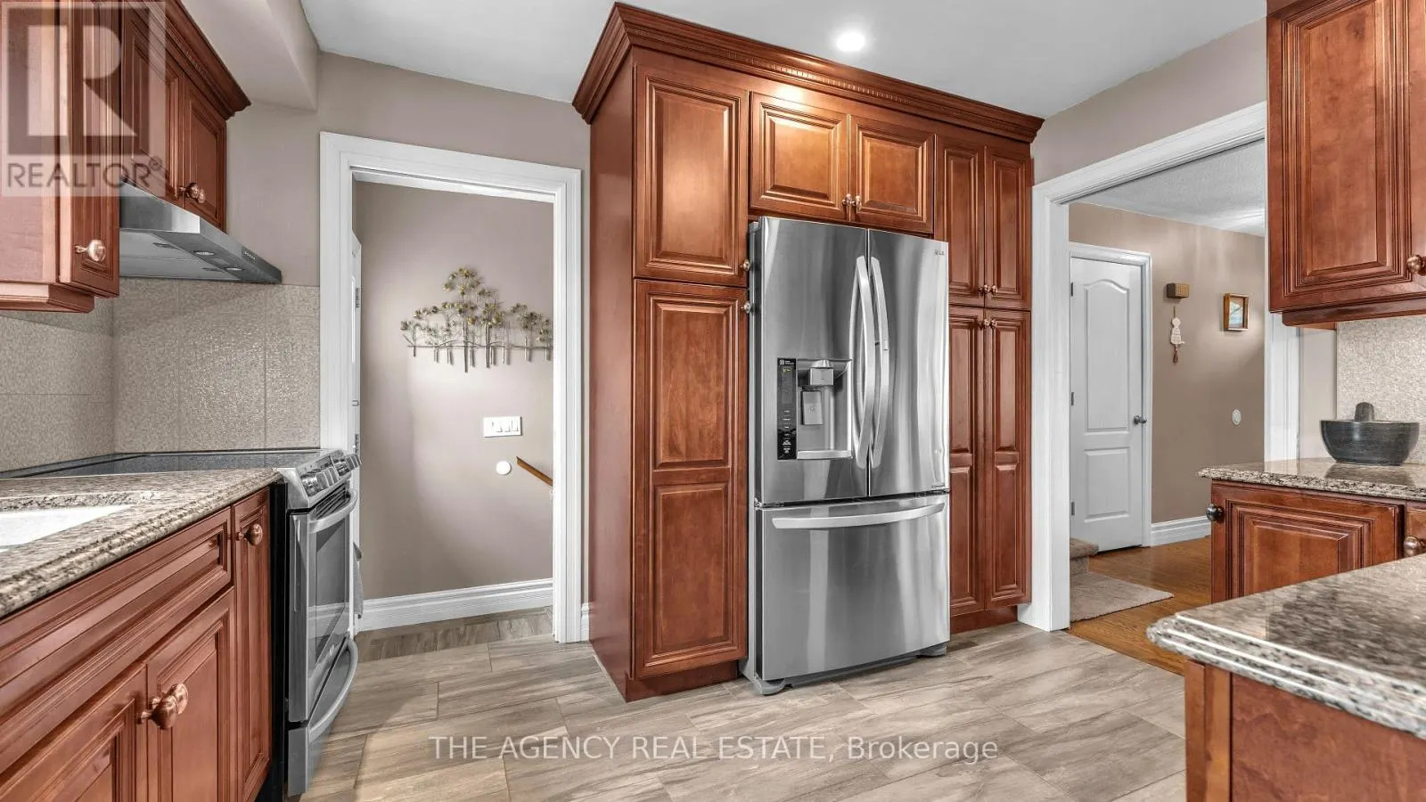 77 SOUTHVIEW CRESCENT