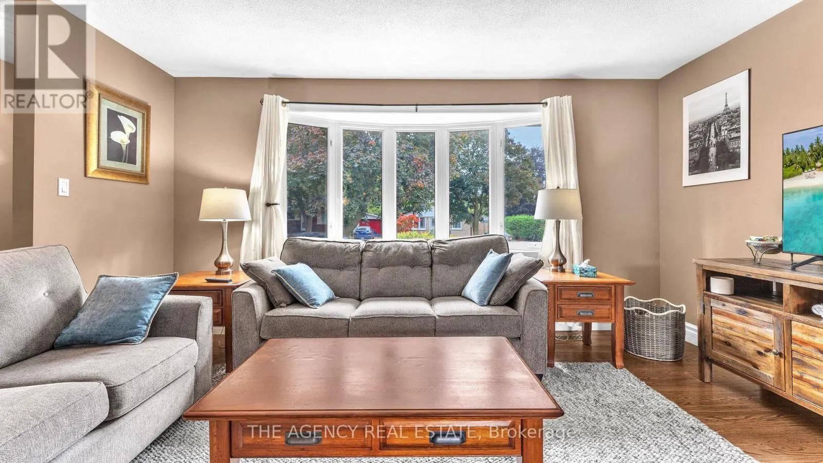 77 SOUTHVIEW CRESCENT