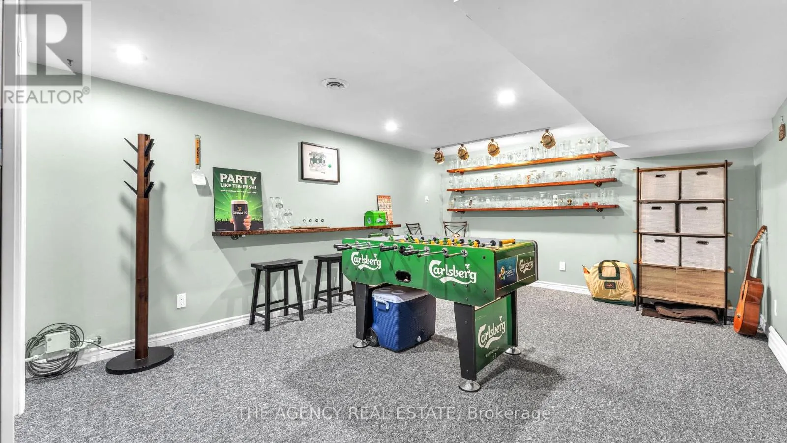 77 SOUTHVIEW CRESCENT