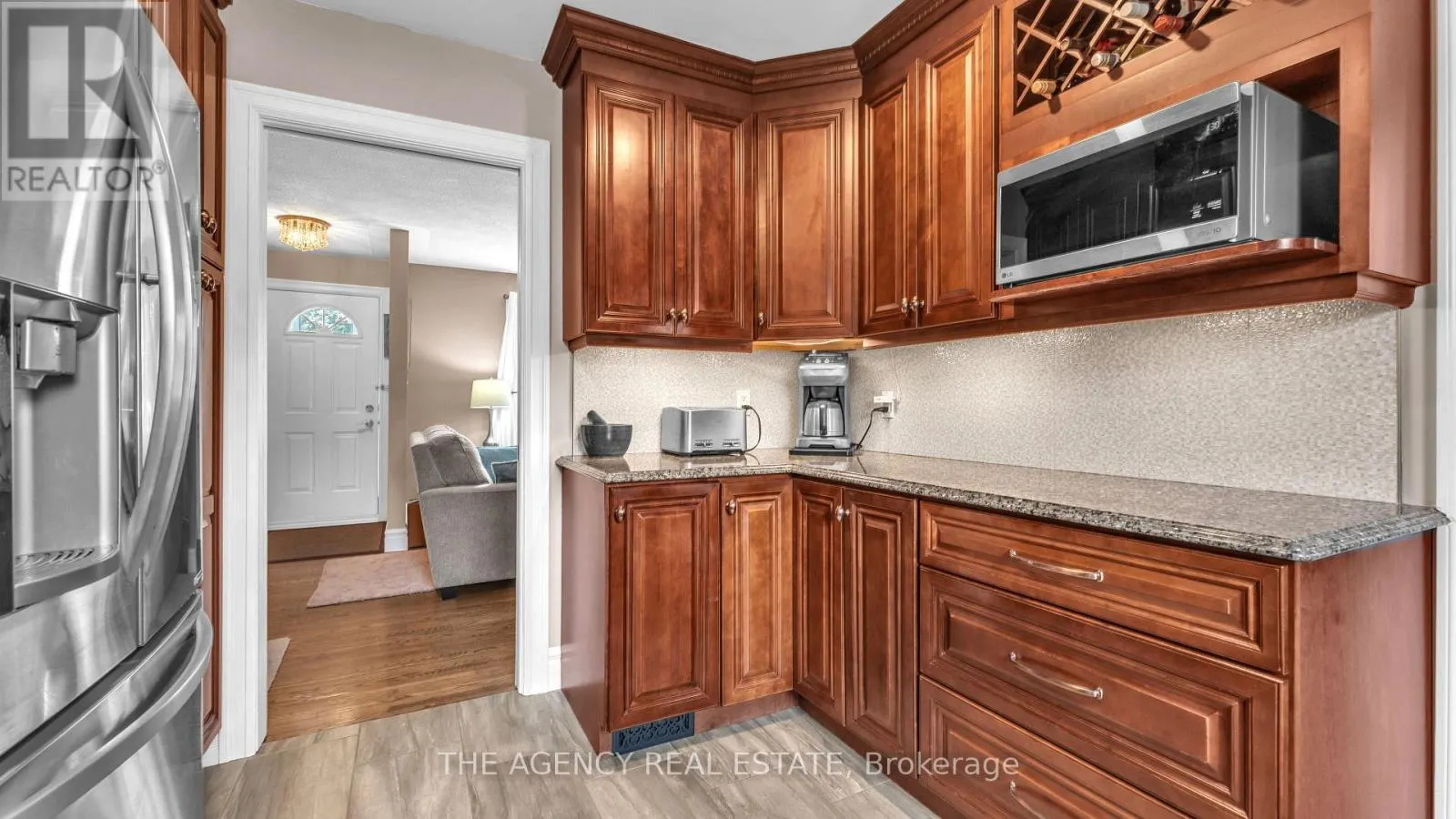 77 SOUTHVIEW CRESCENT