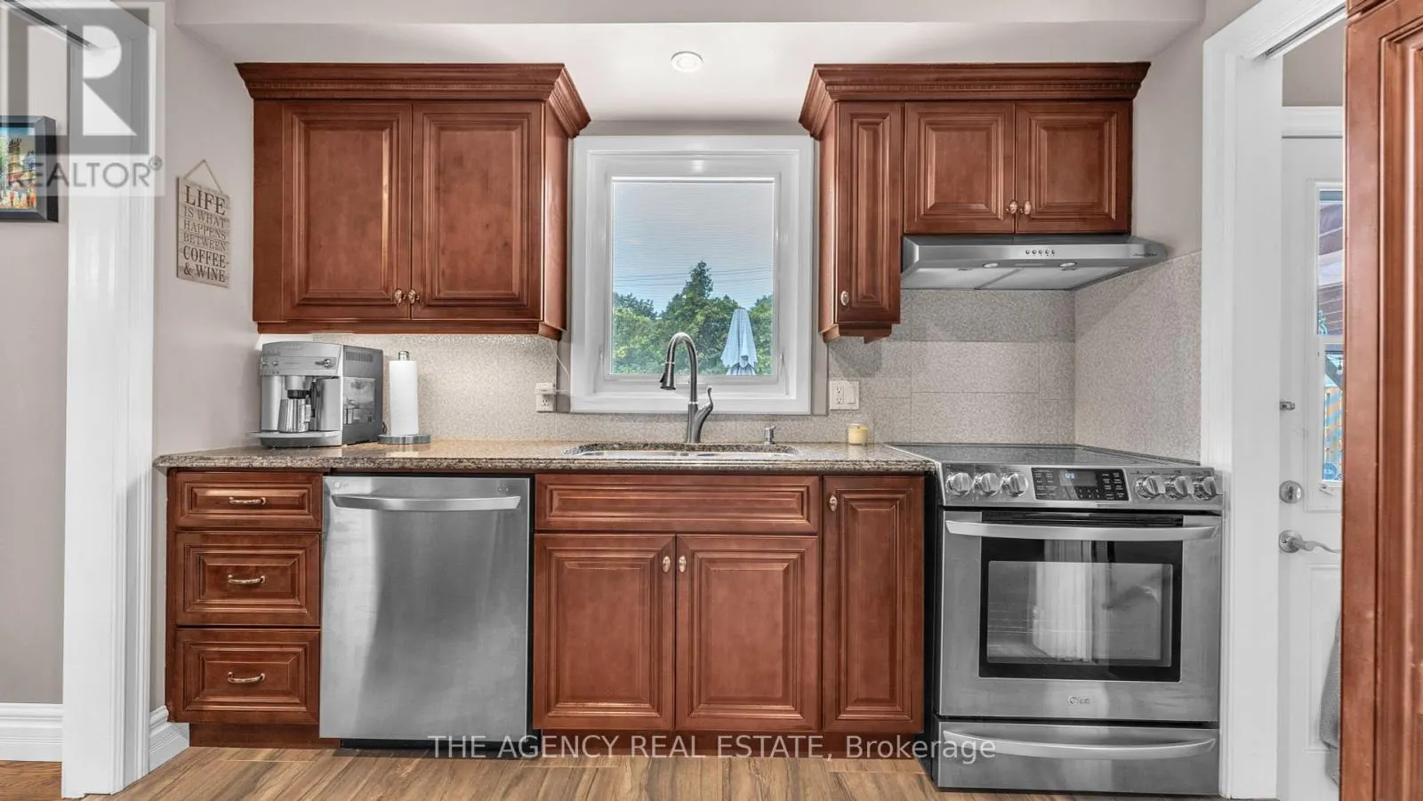 77 SOUTHVIEW CRESCENT