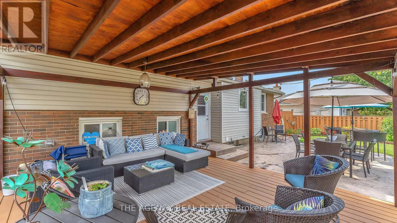 77 SOUTHVIEW CRESCENT