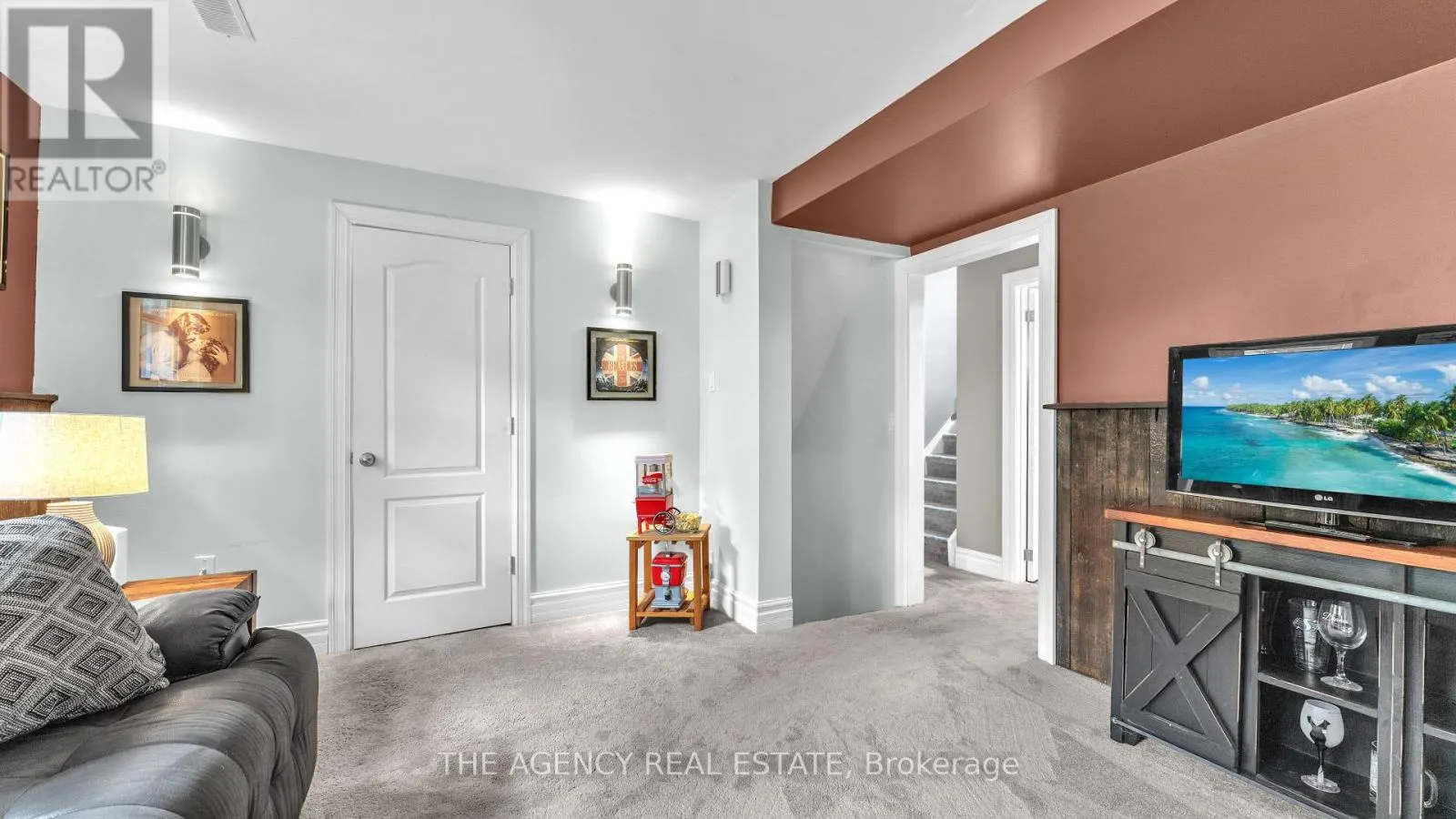 77 SOUTHVIEW CRESCENT