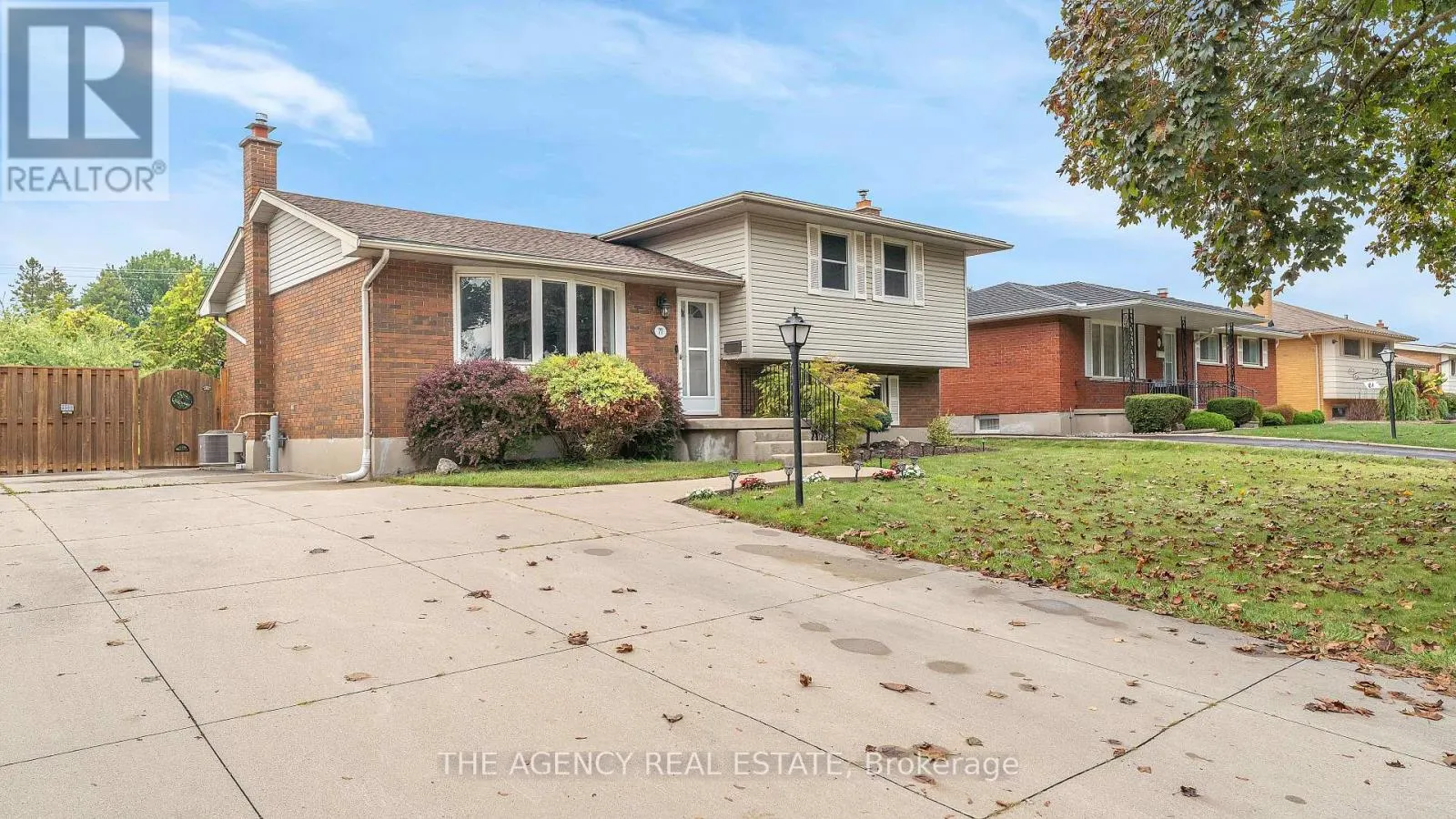 77 SOUTHVIEW CRESCENT