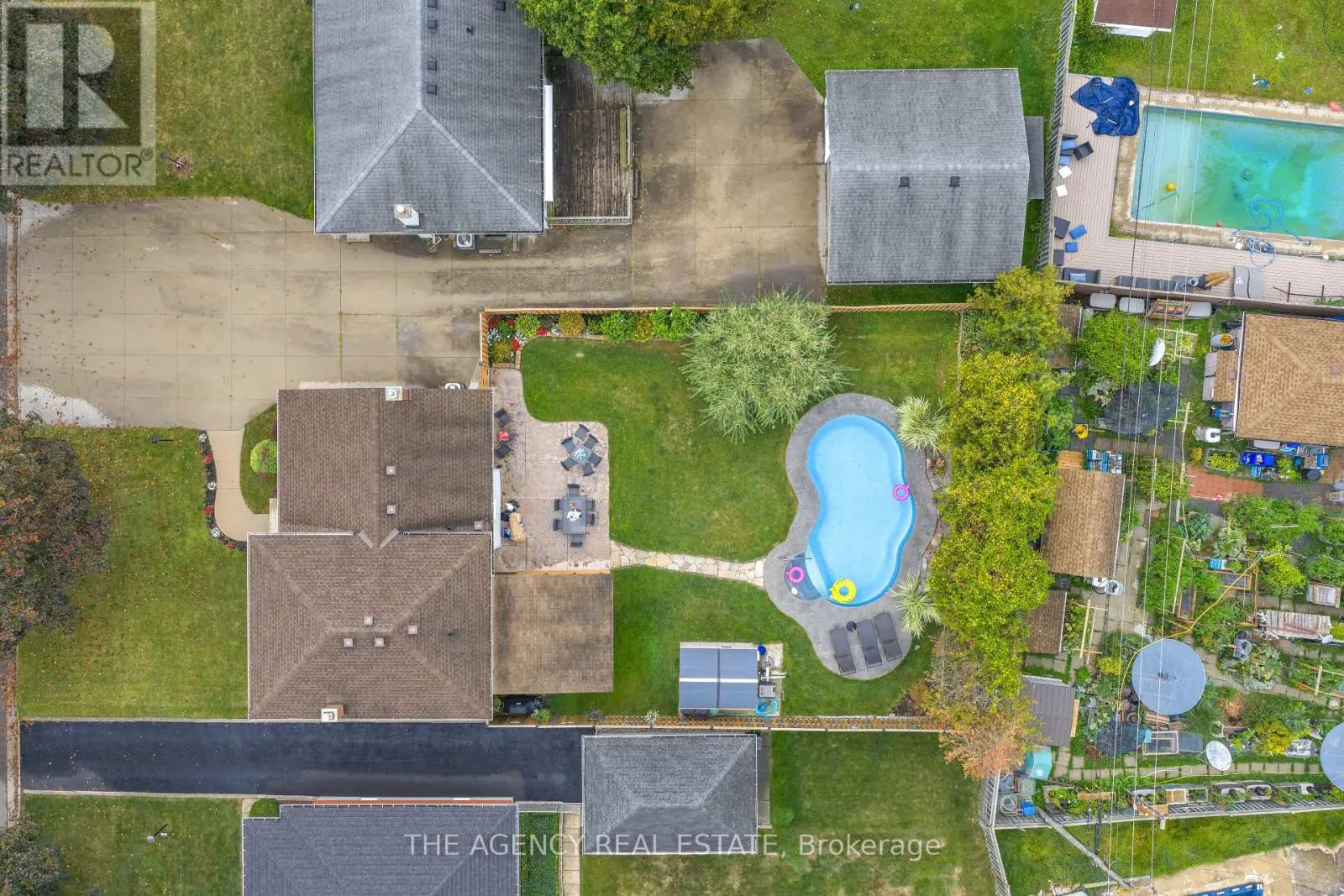 77 SOUTHVIEW CRESCENT