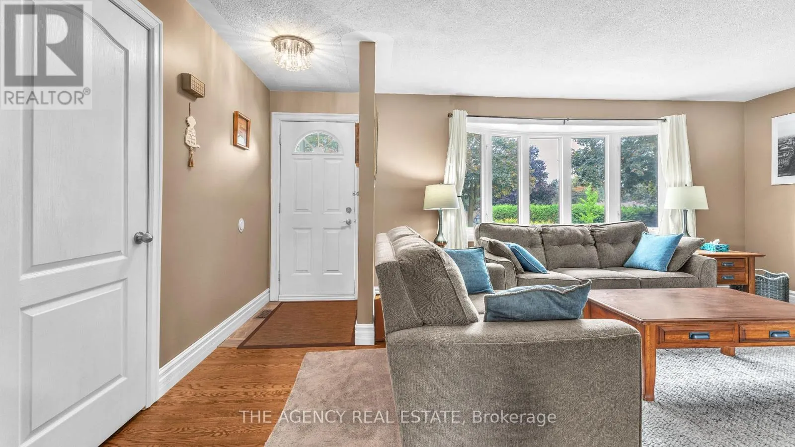 77 SOUTHVIEW CRESCENT