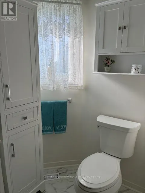 10 REYNOLDS PLACE W