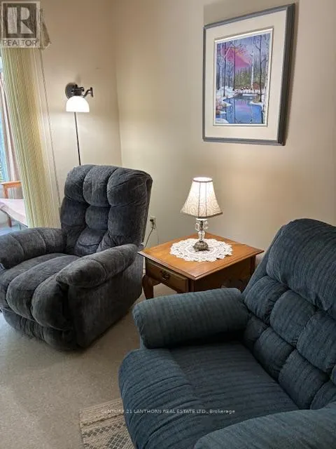 10 REYNOLDS PLACE W