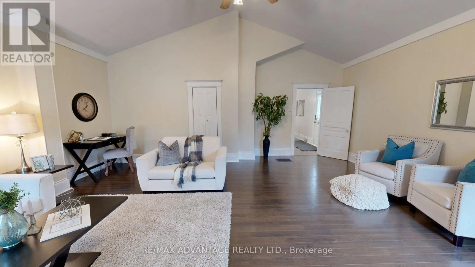 137 WOODWARD AVENUE