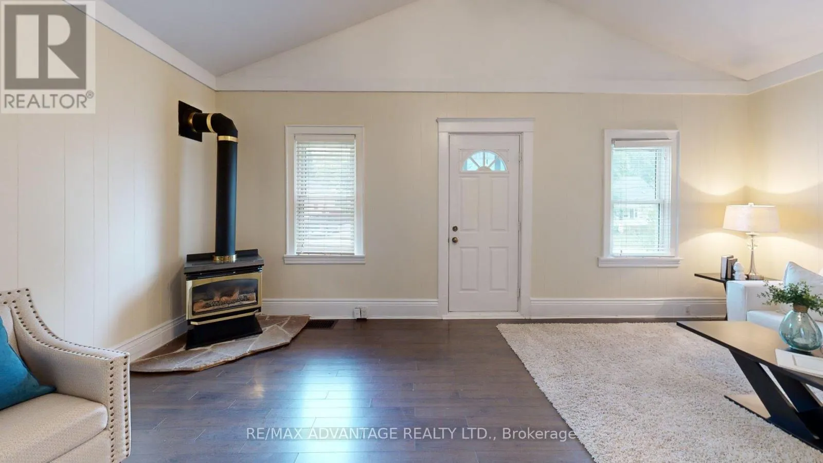 137 WOODWARD AVENUE