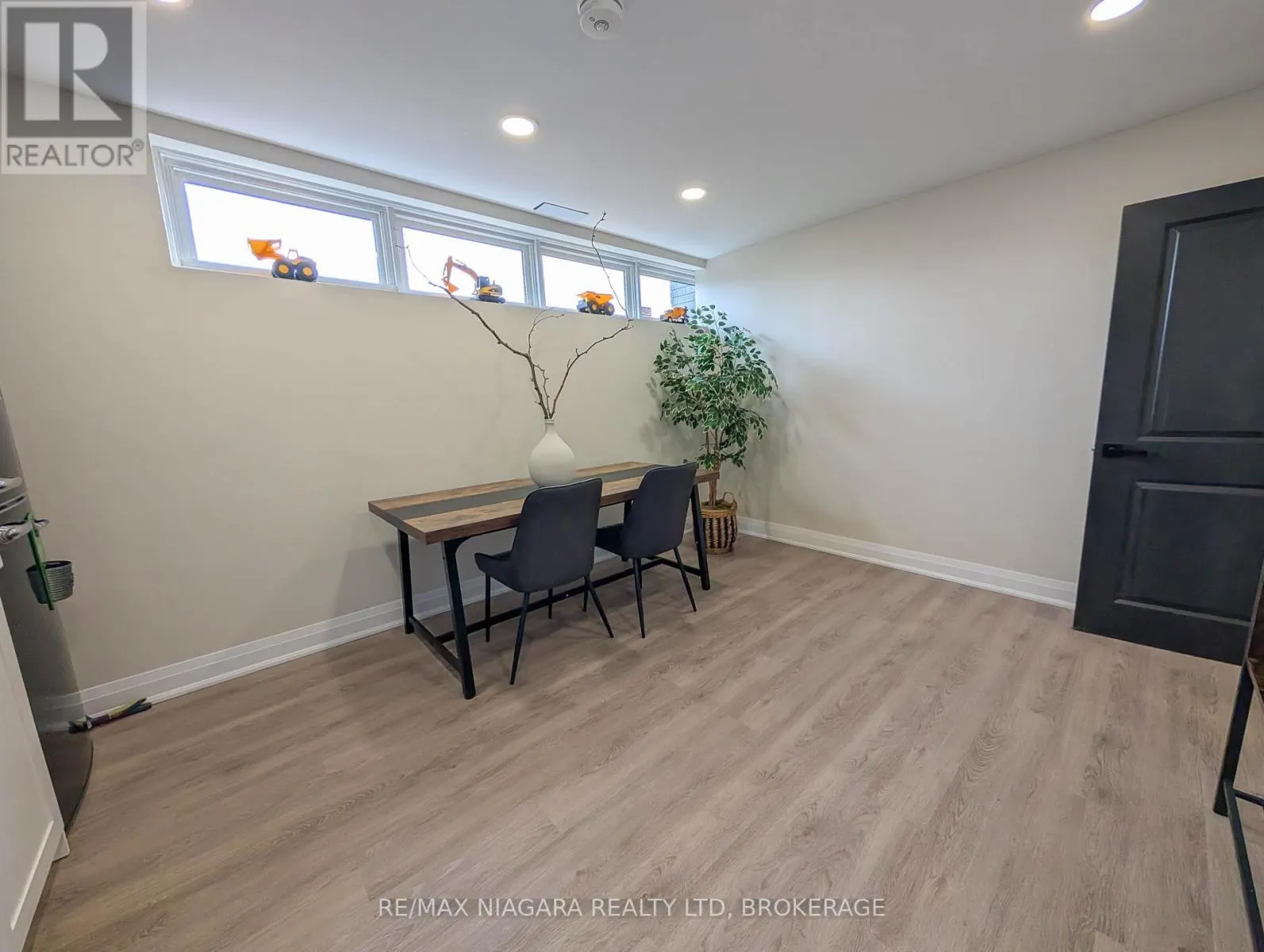 LOWER UNIT - 174 EASTCHESTER AVENUE, #Lower Unit