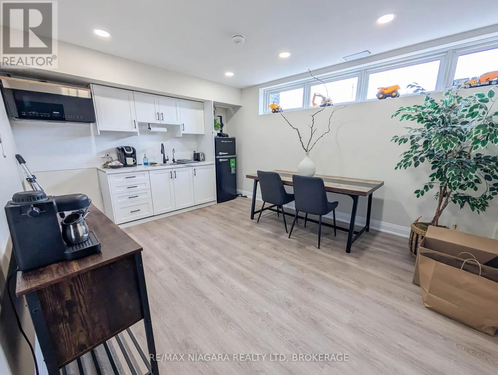 LOWER UNIT - 174 EASTCHESTER AVENUE, #Lower Unit
