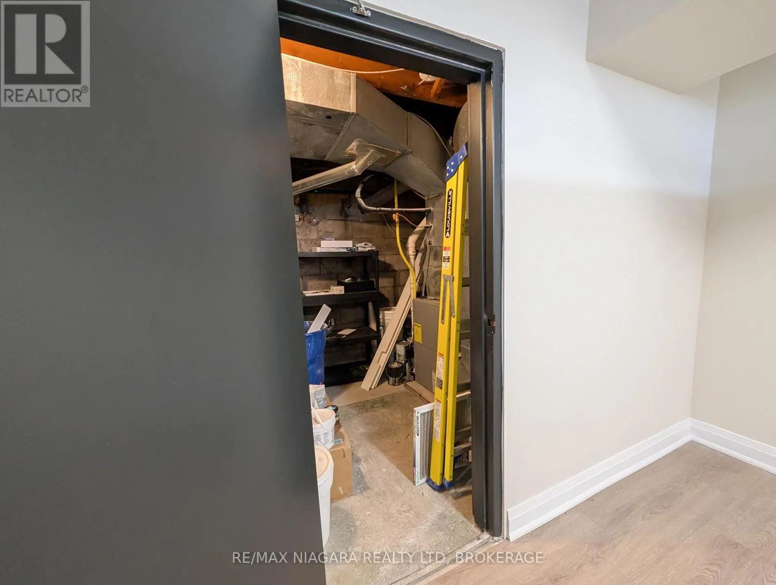 LOWER UNIT - 174 EASTCHESTER AVENUE, #Lower Unit