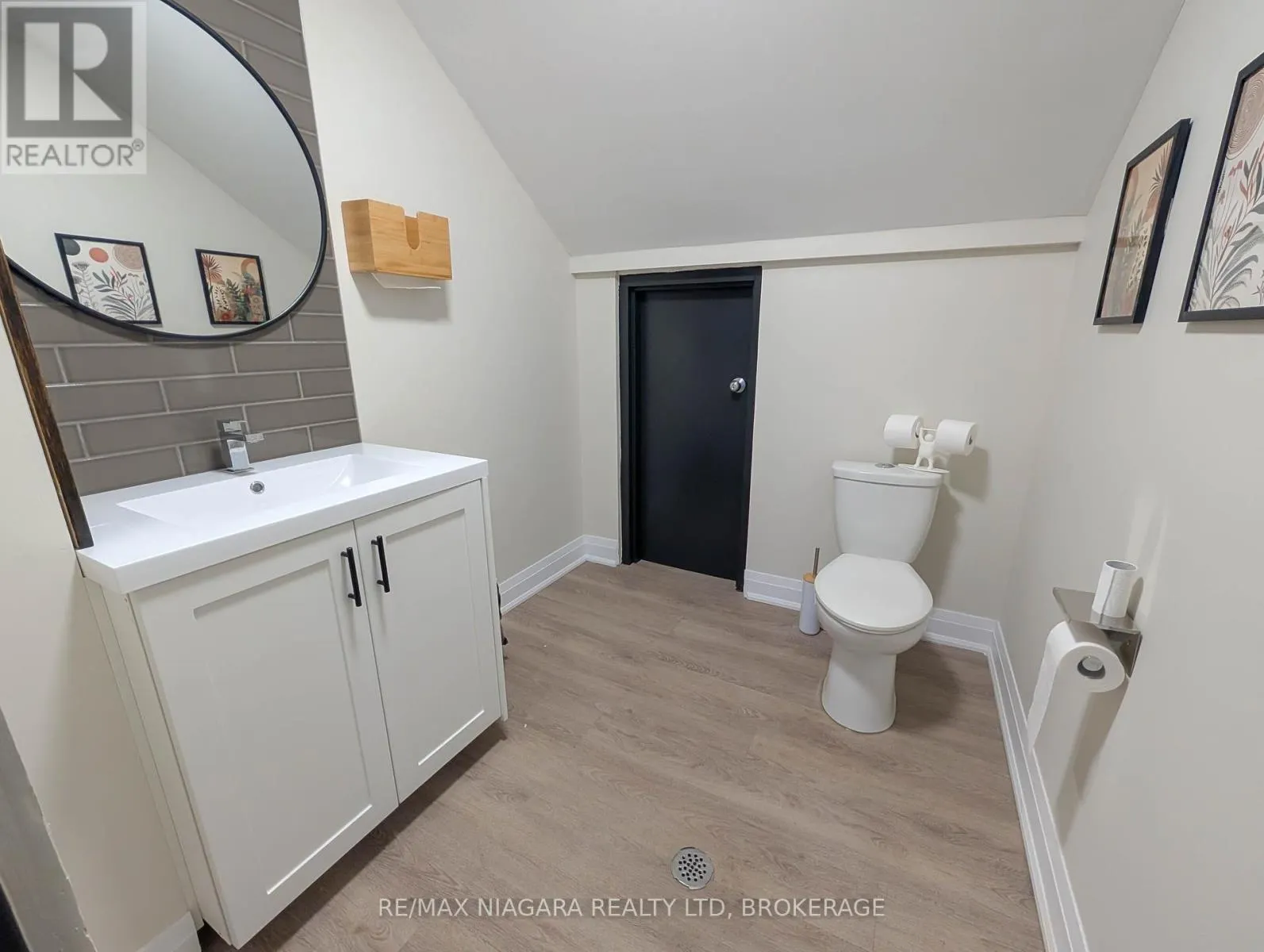 LOWER UNIT - 174 EASTCHESTER AVENUE, #Lower Unit