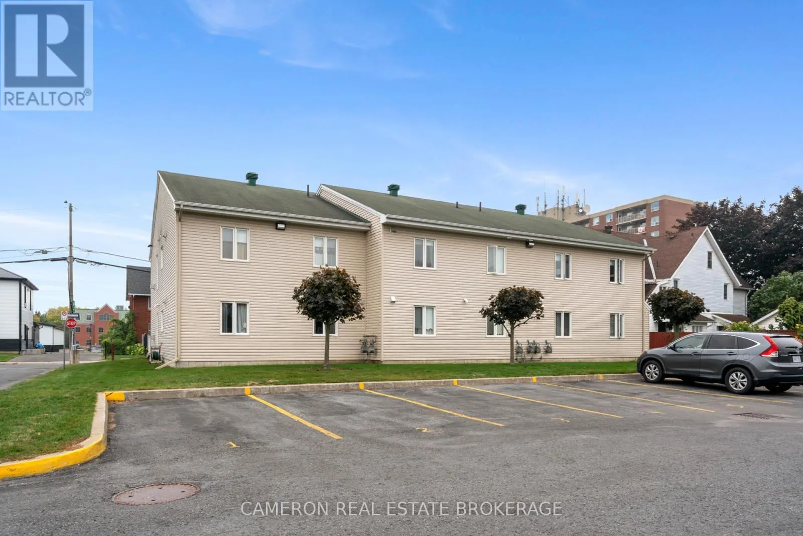 6 - 35 FIRST STREET W