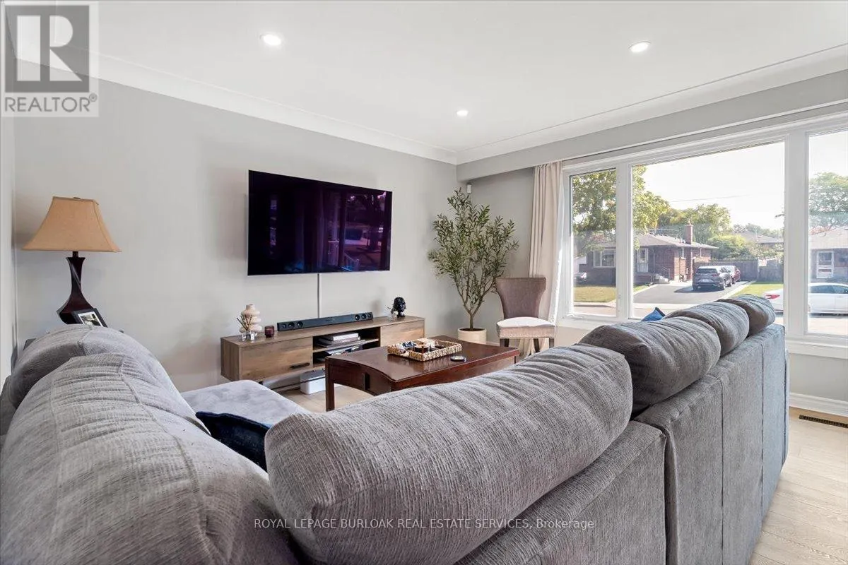 MAIN - 161 HOOVER CRESCENT