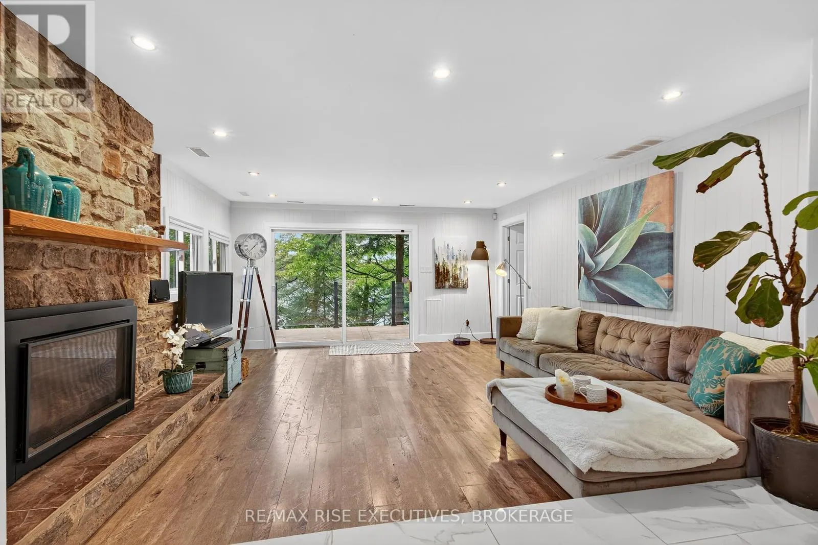 973 FOSTER BAY LANE