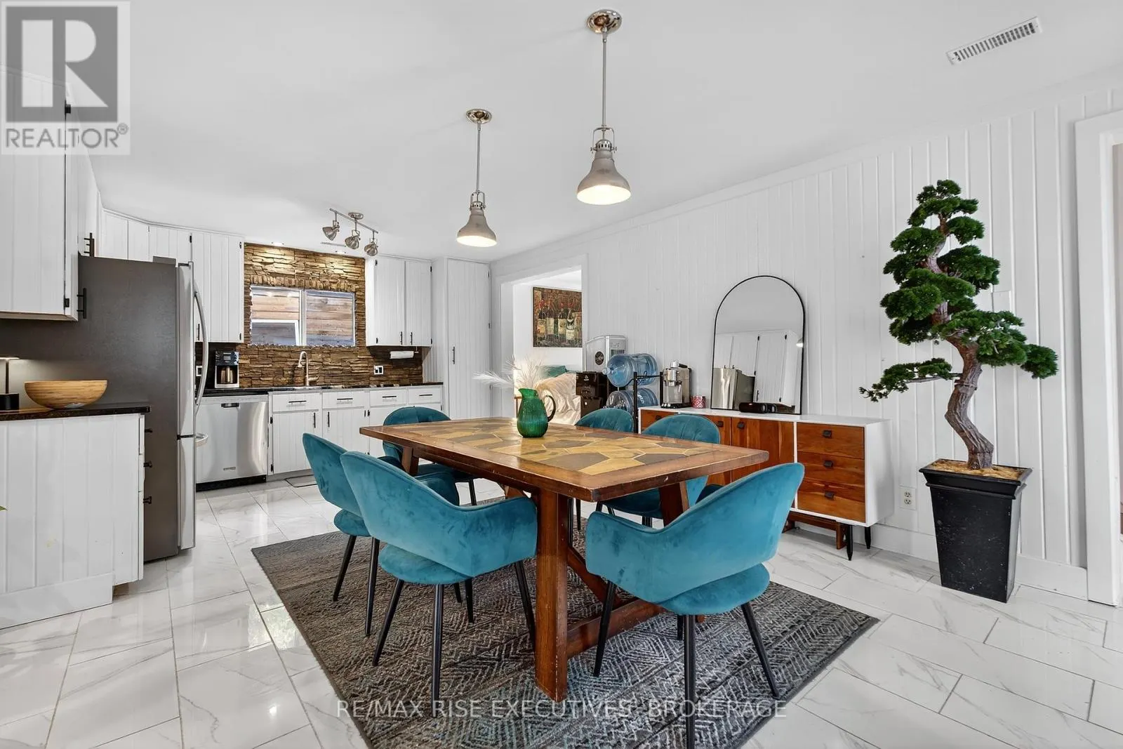 973 FOSTER BAY LANE