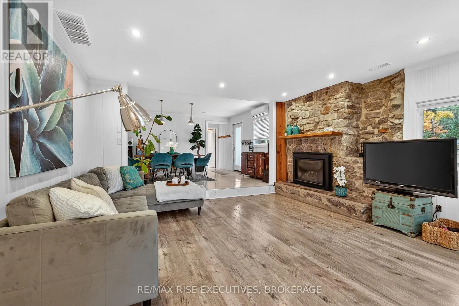 973 FOSTER BAY LANE