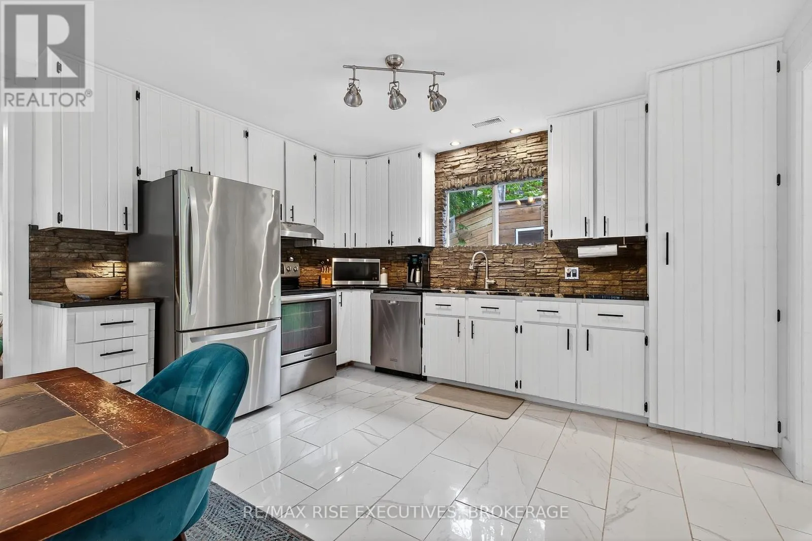 973 FOSTER BAY LANE