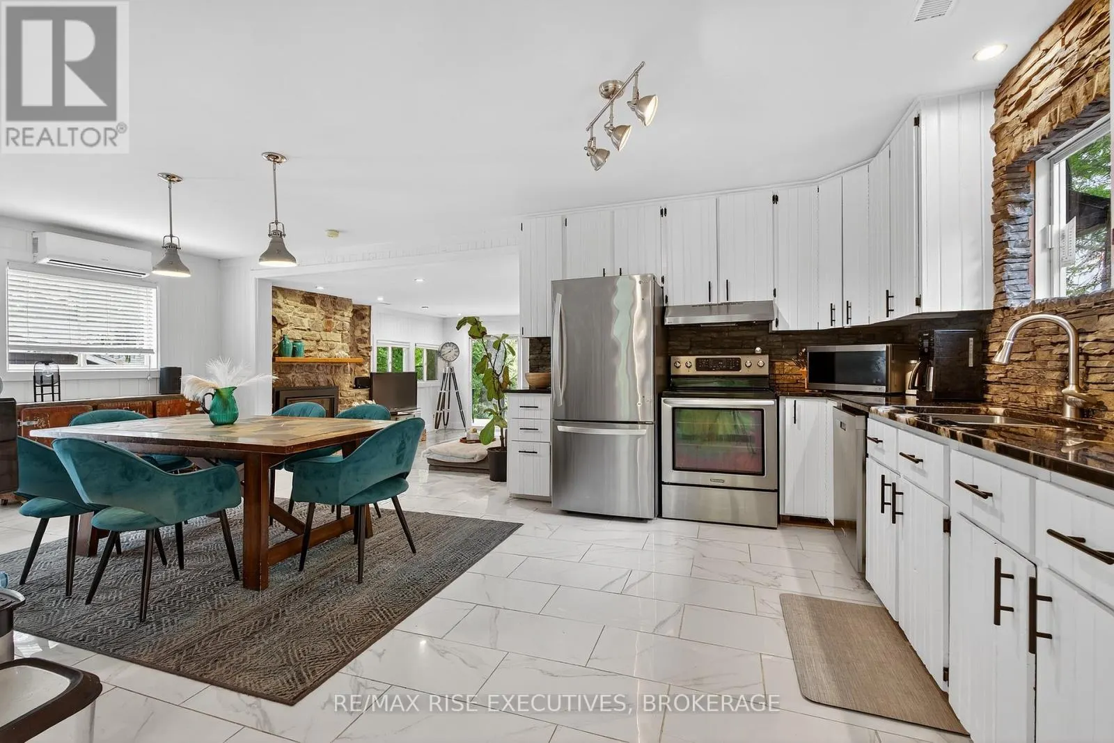973 FOSTER BAY LANE