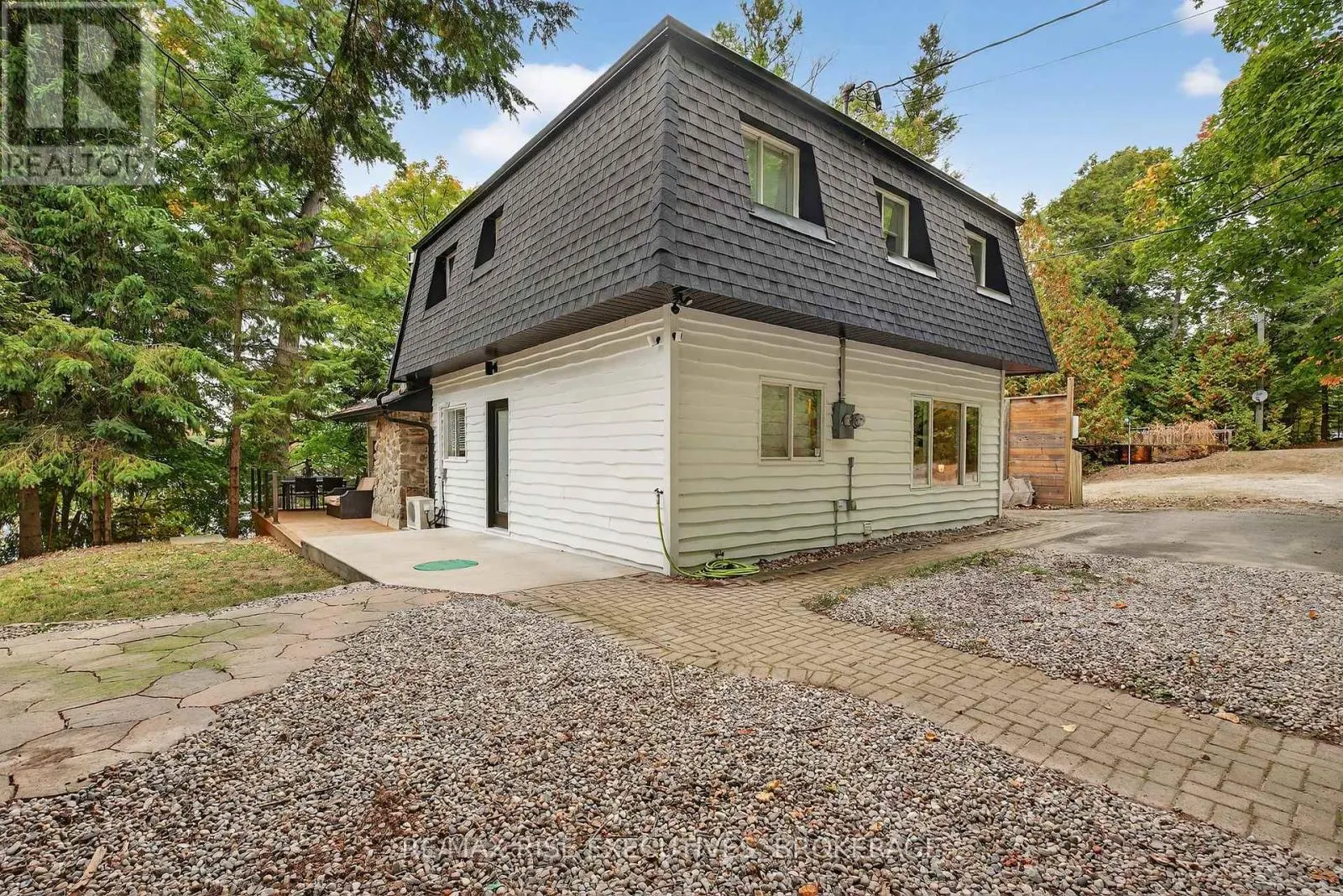 973 FOSTER BAY LANE