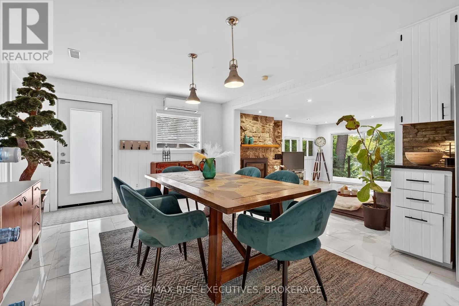 973 FOSTER BAY LANE