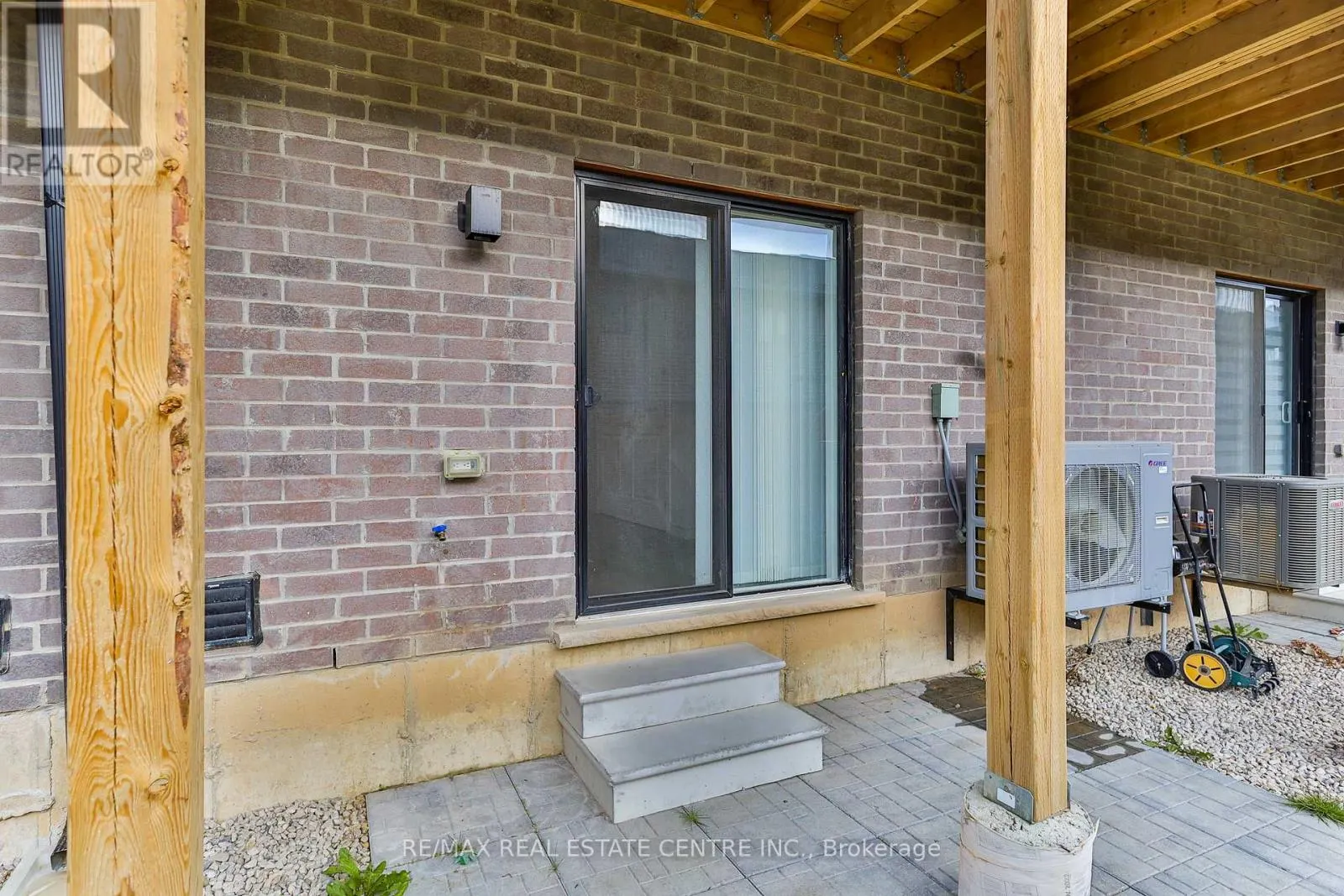 35 - 461 BLACKBURN DRIVE