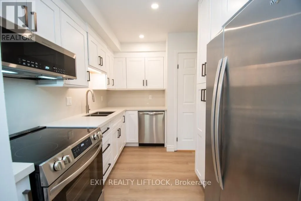 12 - 740 CHAMBERLAIN STREET, #12