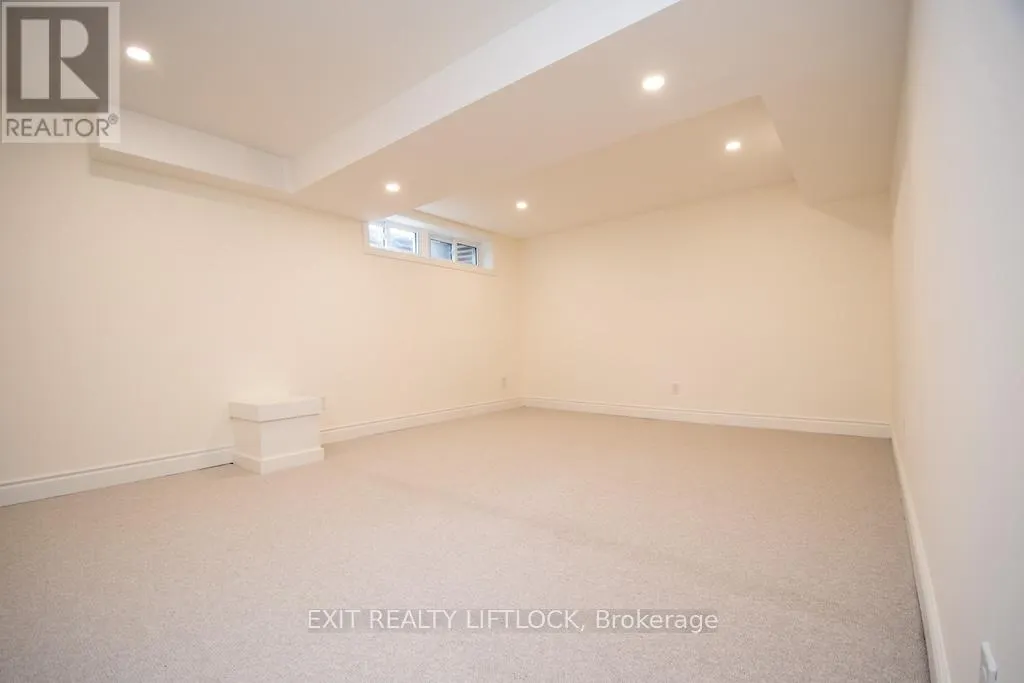 12 - 740 CHAMBERLAIN STREET, #12