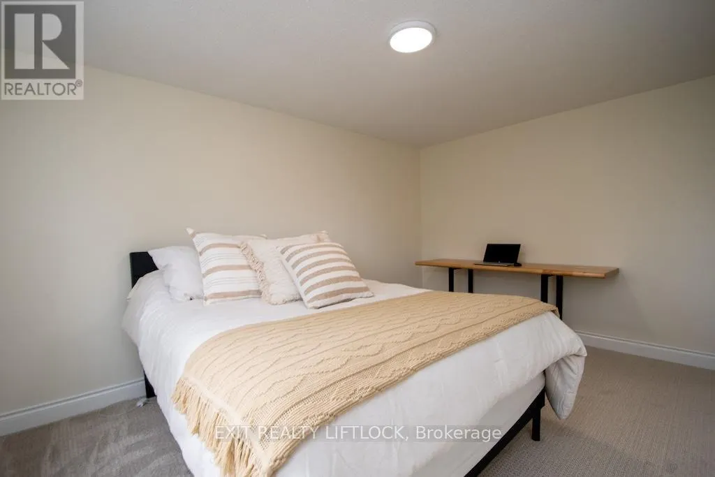 12 - 740 CHAMBERLAIN STREET, #12