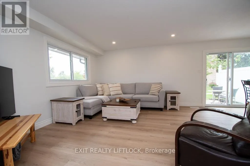 12 - 740 CHAMBERLAIN STREET, #12