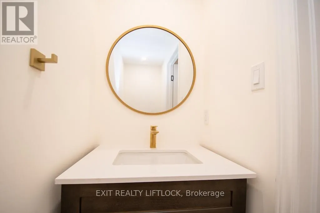 12 - 740 CHAMBERLAIN STREET, #12