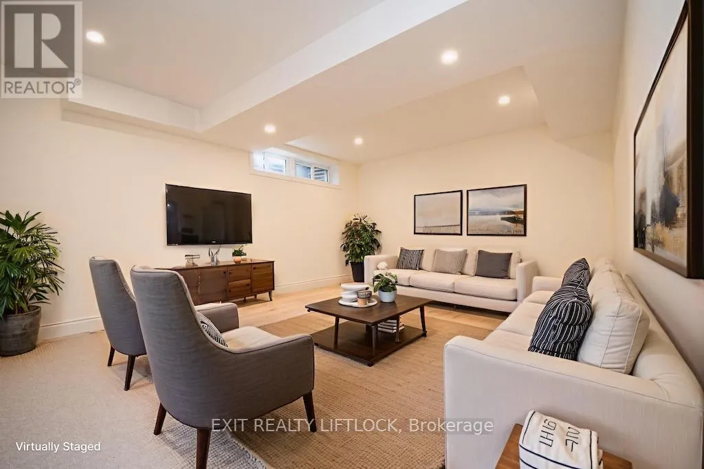 12 - 740 CHAMBERLAIN STREET, #12