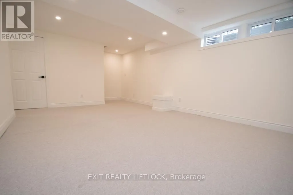 12 - 740 CHAMBERLAIN STREET, #12