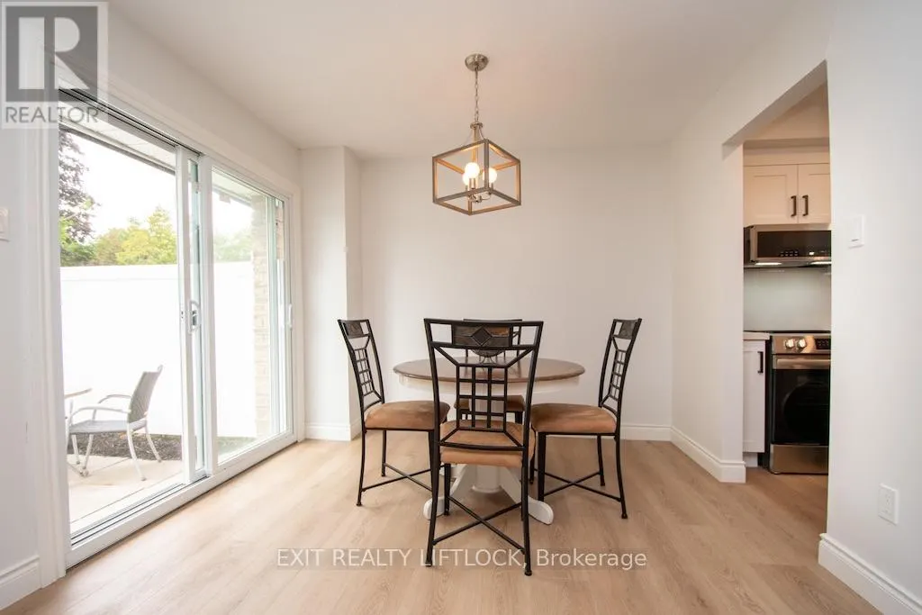 12 - 740 CHAMBERLAIN STREET, #12