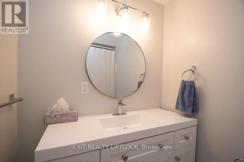 12 - 740 CHAMBERLAIN STREET, #12