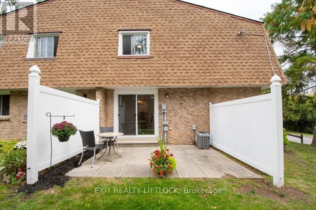 12 - 740 CHAMBERLAIN STREET, #12