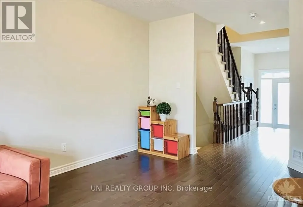 520 EARNSCLIFFE GROVE