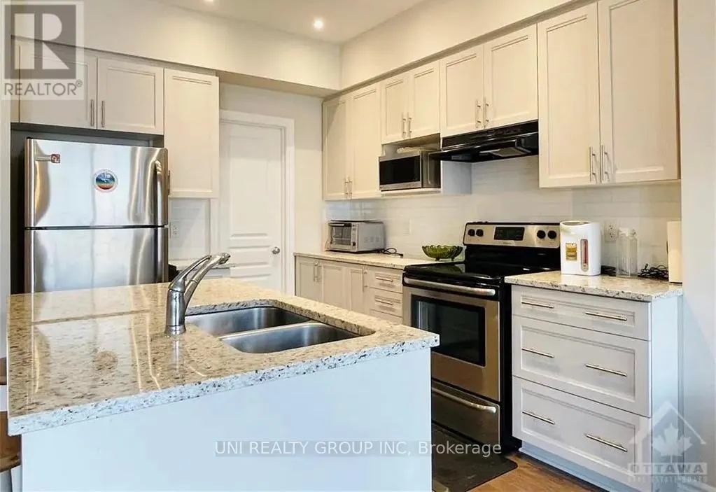 520 EARNSCLIFFE GROVE