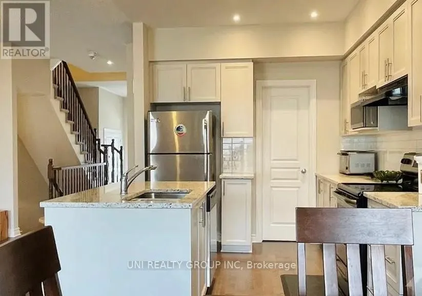 520 EARNSCLIFFE GROVE
