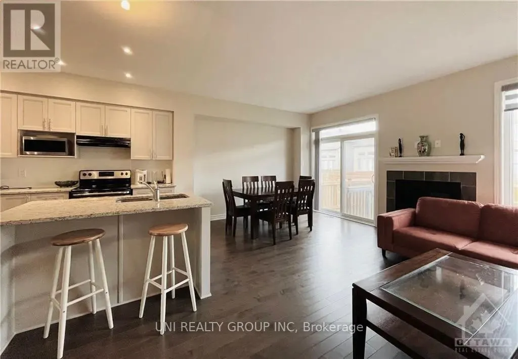 520 EARNSCLIFFE GROVE