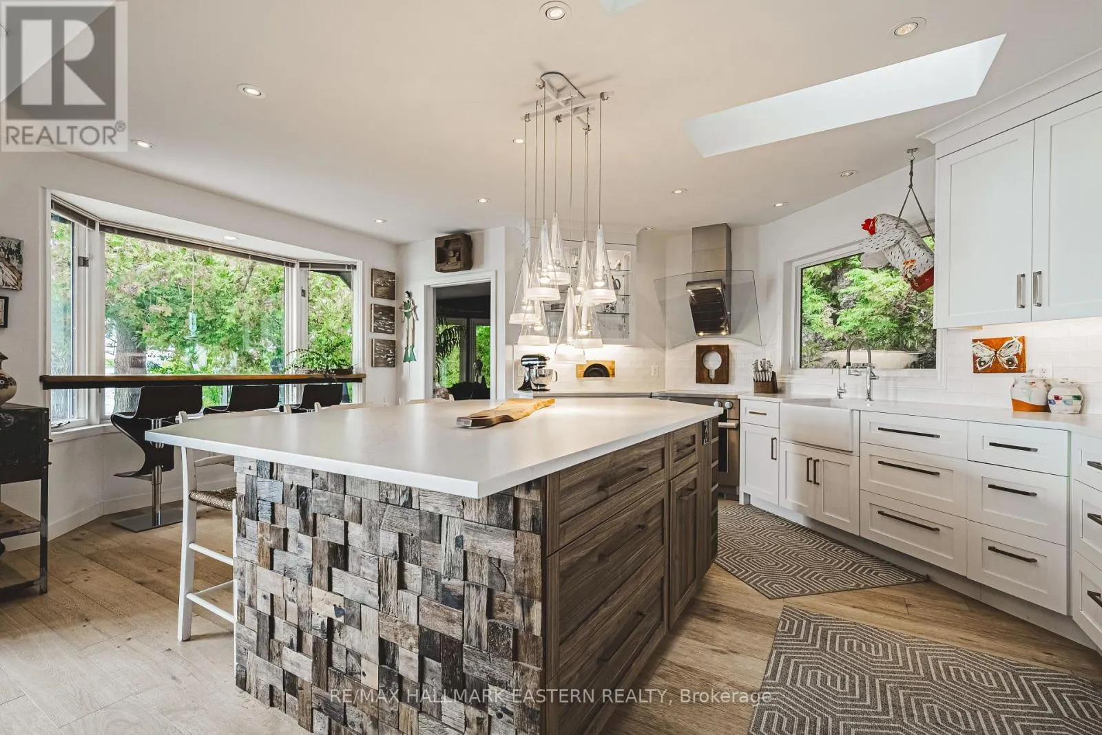 1052 TEDFORD LANE